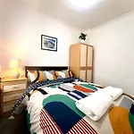 Centrally Located Apartment With Free Wifi